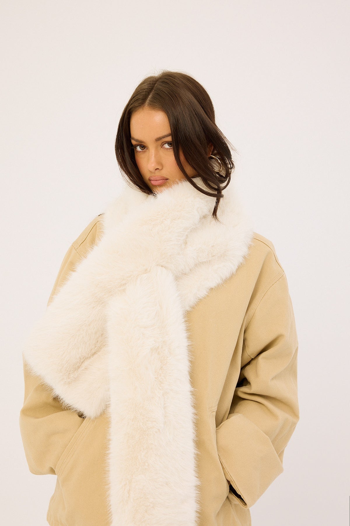 Token Fluffy Scarf Off White