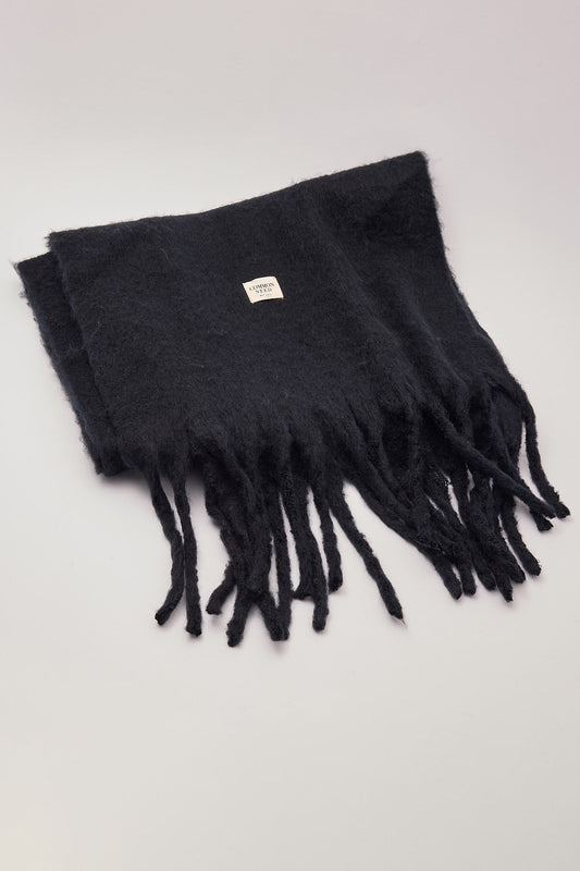 Common Need Oxford Scarf Black
