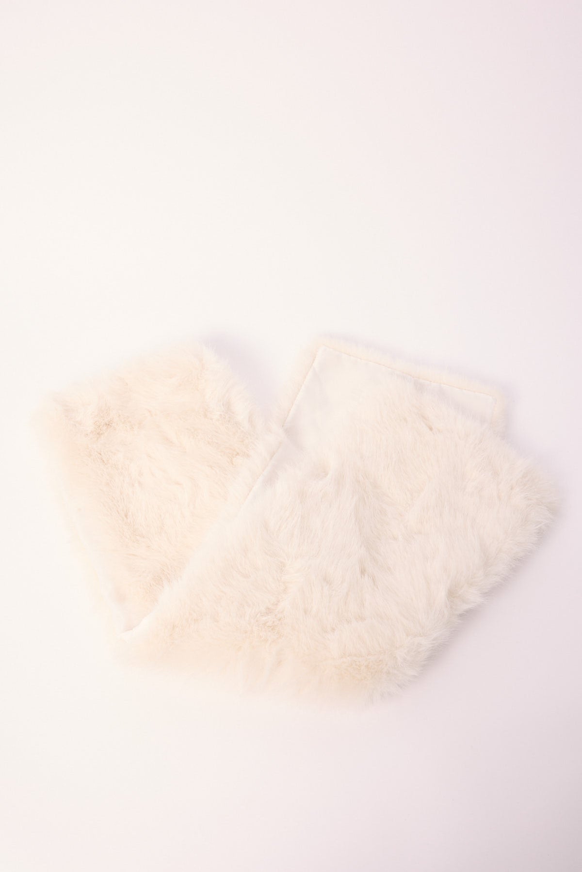Token Fluffy Scarf Off White