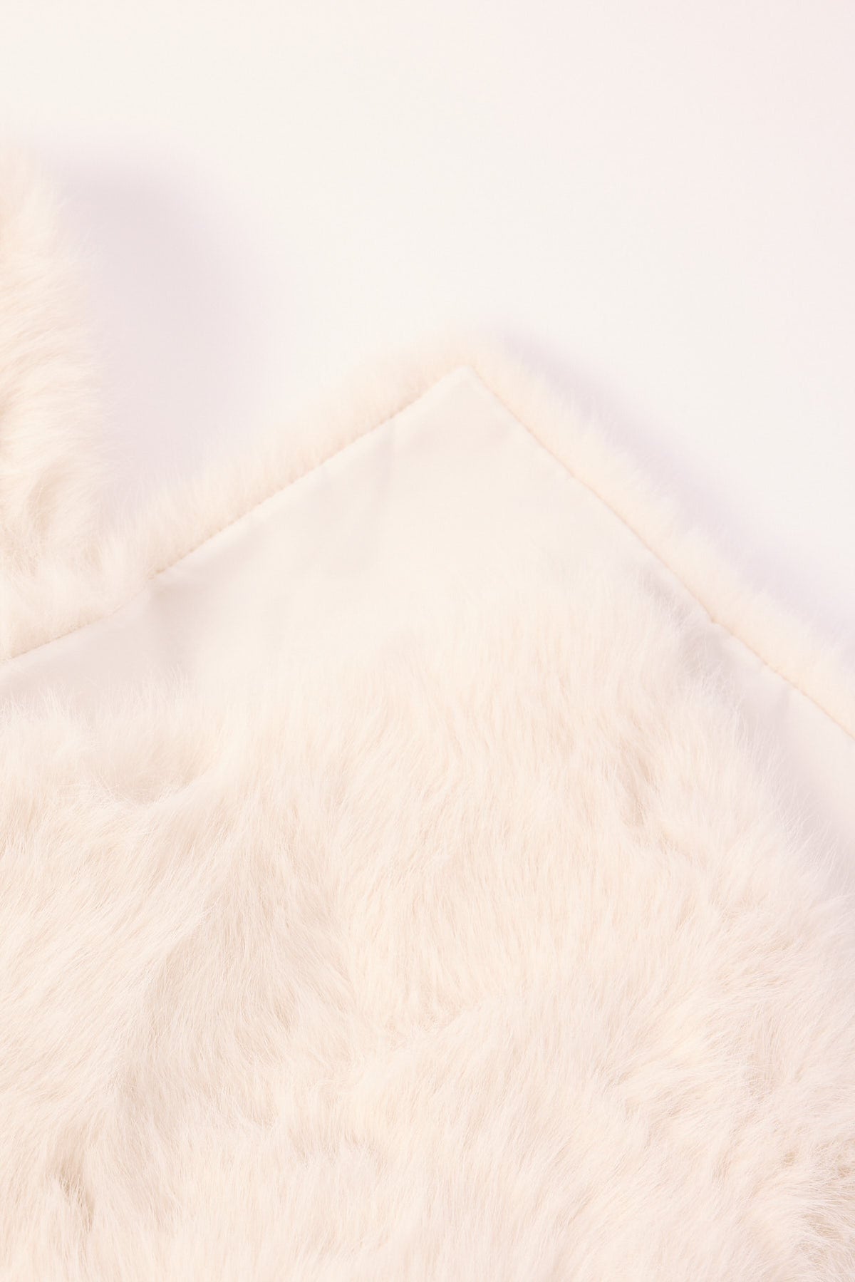 Token Fluffy Scarf Off White